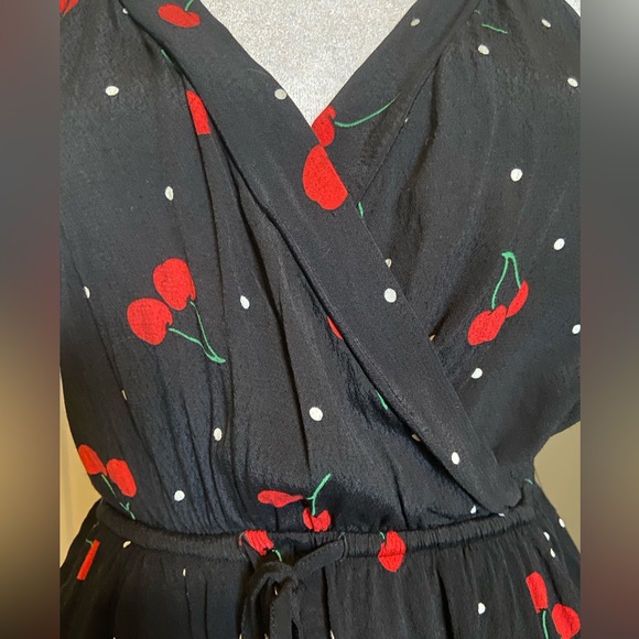 Express Romper - Picture 2 of 4